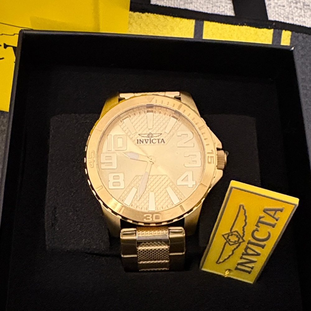 Invicta Luxurious Gold-Tone Timepiece Speedway Valor stainless steel 48mm.